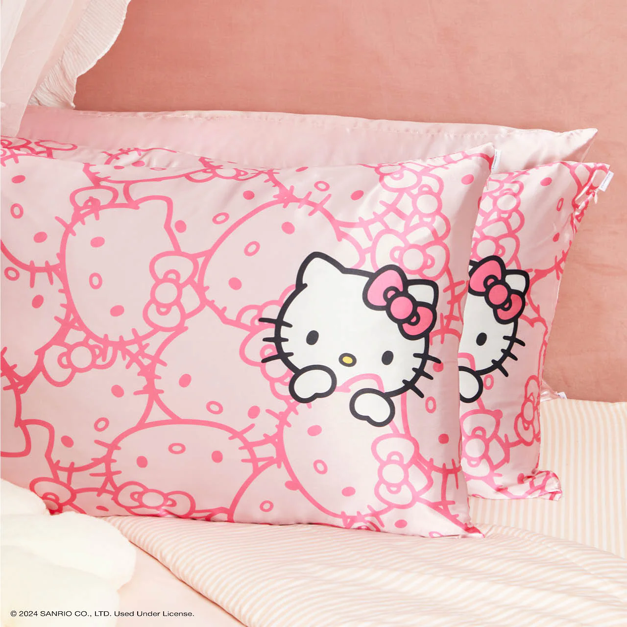 Kitsch x Hello Kitty Satin Pillowcase in Pink Hello Kitty Faces - King - Image 3