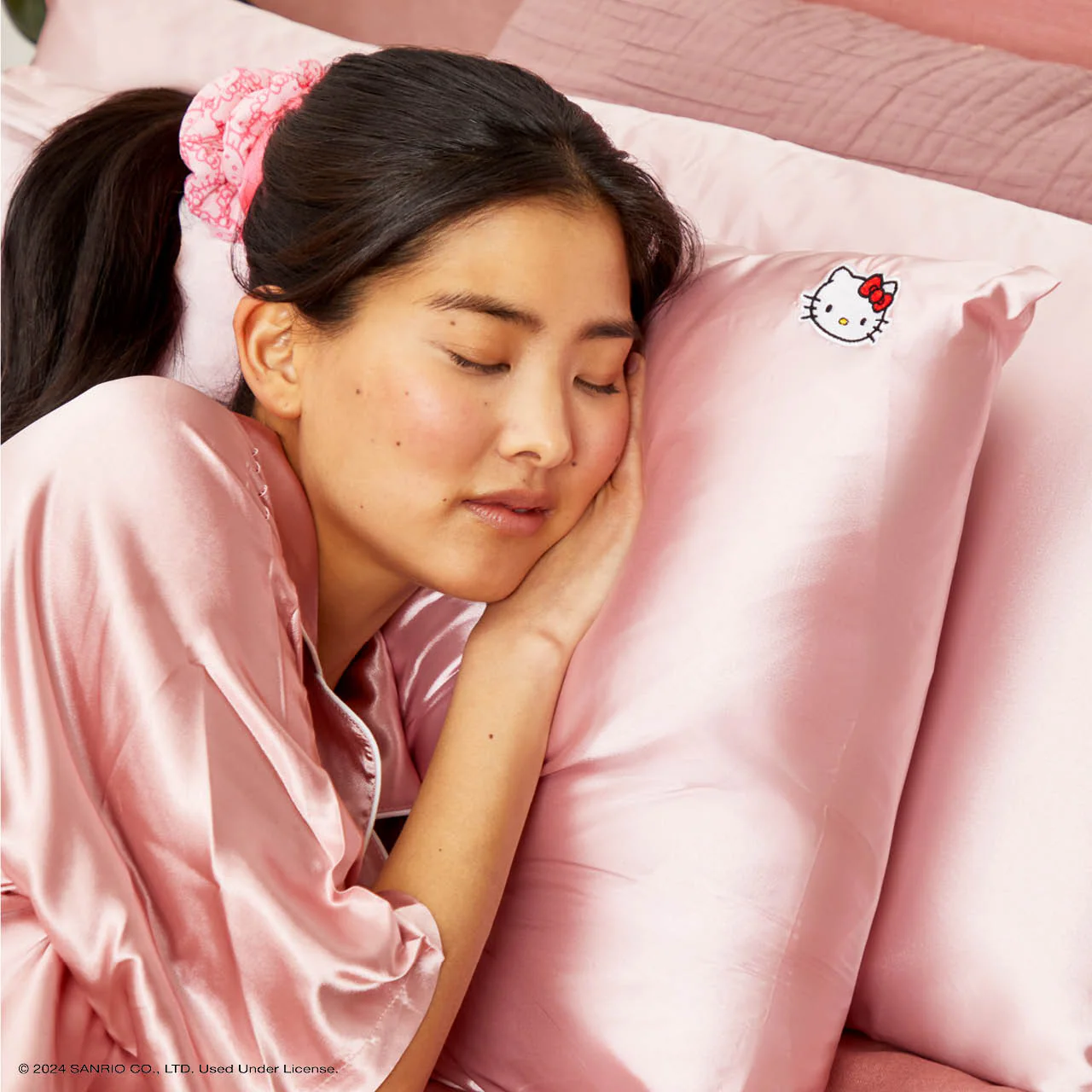 Kitsch x Hello Kitty Satin Pillowcase in Pink Hello Kitty Face - King - Image 3